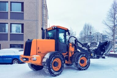 Parkkipaikan lumenauraus on paikan käyttäjän  vastuulla